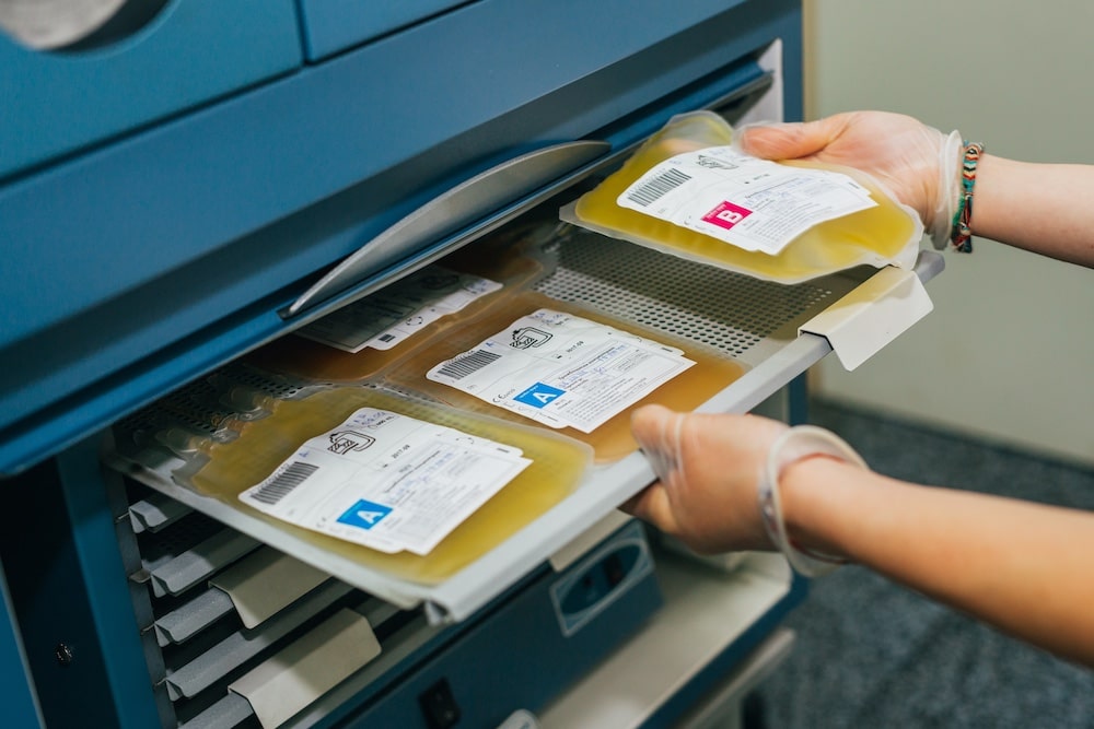 Plasma and platelet separation process in research lab